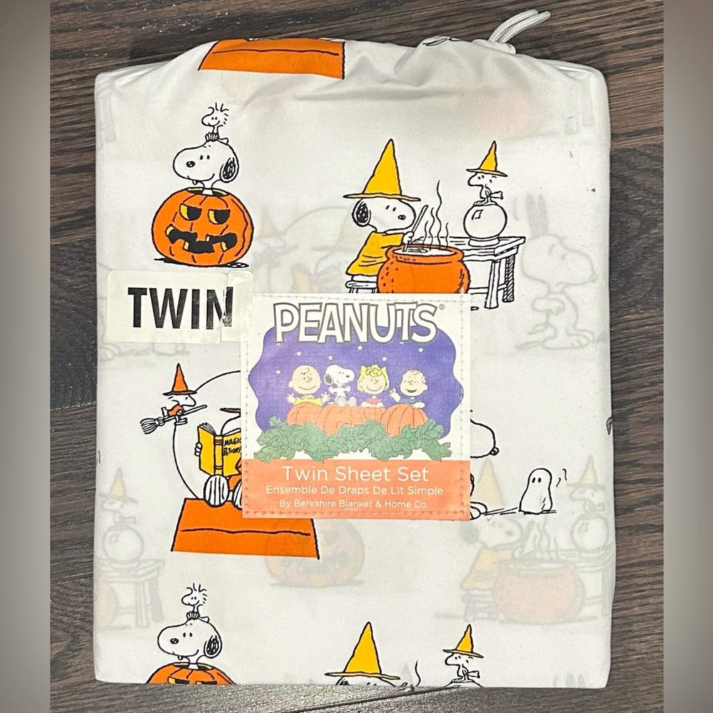 Peanuts Halloween Twin Sheet Set NWT